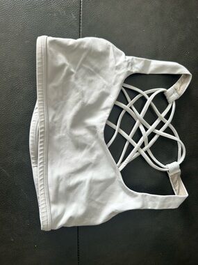 Lululemon sports bra size 4